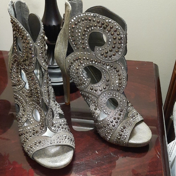 Gianni Bini Silver Studded Heels - Picture 1 of 12
